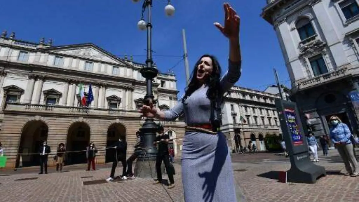 vuelve al teatro La Scala de Milán